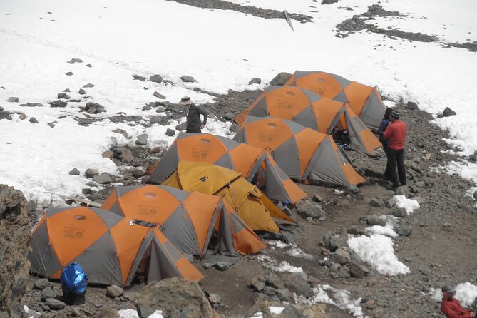 10 Days Machame Route Kilimanjaro Climb - Day 5: climbing high before sleeping at Barranco