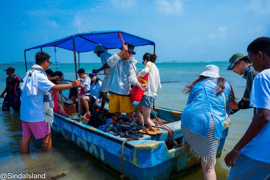 DAR ES SALAAM:BONGOYO ISLAND SNORKELING TOUR & BEACH ESCAPE - Snorkeling in the clear Indian Ocean