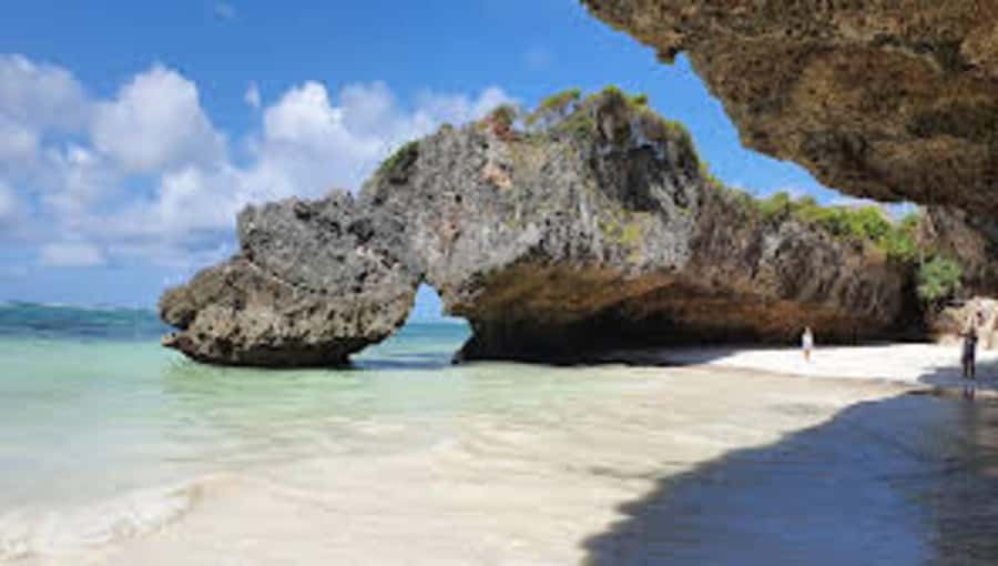 Day trip to the Rock Restaurant & relax on mtende beach - How to use the six hours well