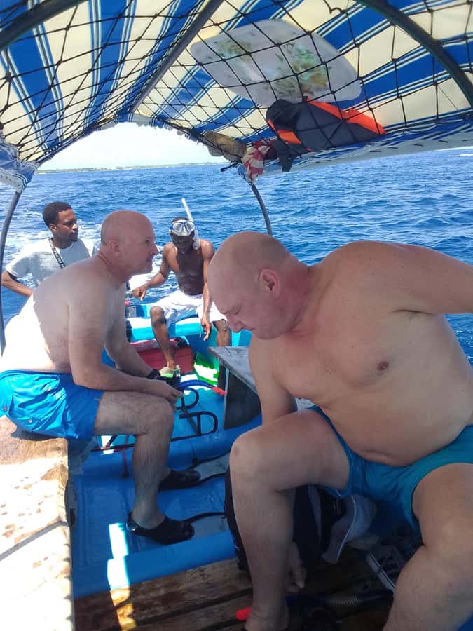 Dolphins & Snorkeling Zanzibar: Mnemba Island Tour - Guides, languages, and group size