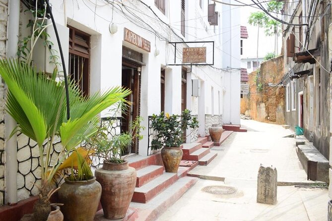 Explore The Stone Town in Zanzibar - Ali and Fatma bring the history to life