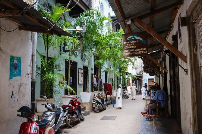 Explore The Stone Town in Zanzibar - Reading the carved wooden doors