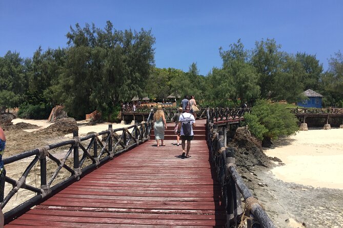 Full-day Prison Island, Nakupenda and Stone Town Tour with Lunch Buffet - How the private format affects the day