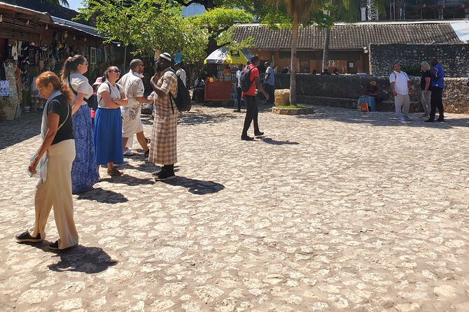 Historical Walking Tour in Zanzibar - Zanzibar’s carved doors and religious architecture