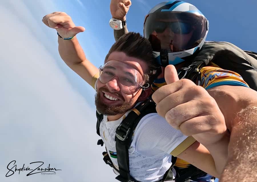 Kendwa: Tandem Skydive in Zanzibar - Brief training and tandem preparation