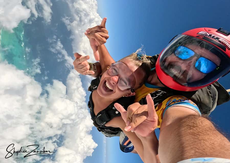 Kendwa: Tandem Skydive in Zanzibar - Landing on the white sand at Kendwa