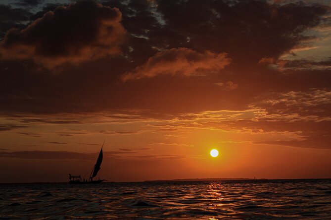 Luxury NAKUPENDA SANDBANK and SPICE FARM TOUR ( Lunch included ) - Lunch with seafood, vegetarian dishes, and local beer