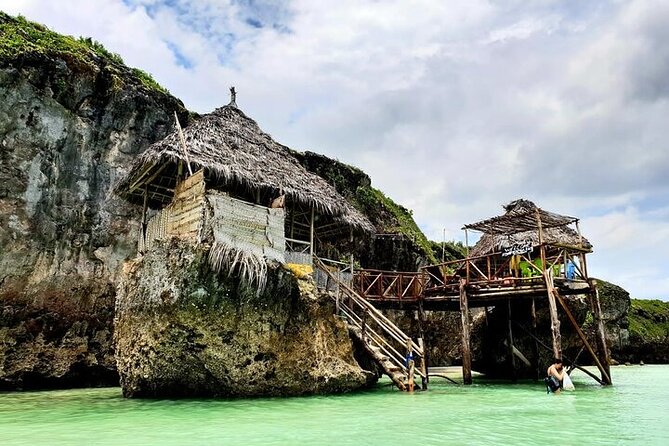 One way transfer from airport to hotel around 1hour drive - Why pre-booking helps after a Zanzibar flight
