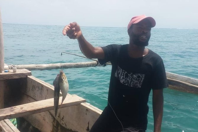 Pongwe Dhow fishing - Trying traditional fishing by handline