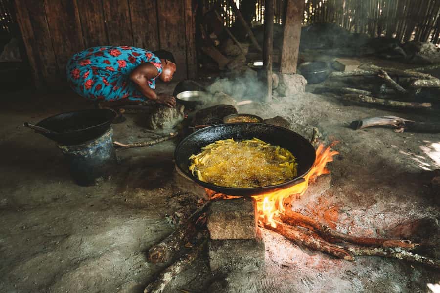 Private Chemka/Kikuletwa hotsprings with lunch & drinks - Swimming in clear water, with a current