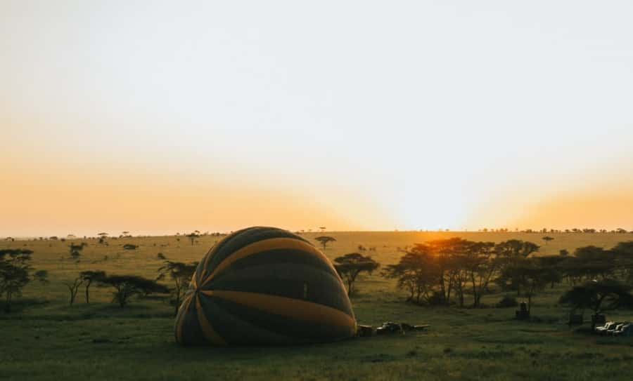 Serengeti: Hot Air Balloon Flight with Champagne Breakfast - Champagne and a Bush Breakfast