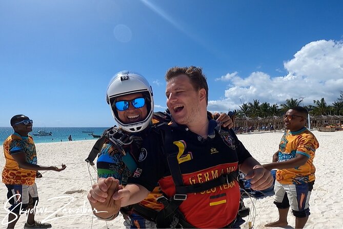 Skydive Zanzibar | Tandem Skydive - From Kendwa Rocks to the aircraft