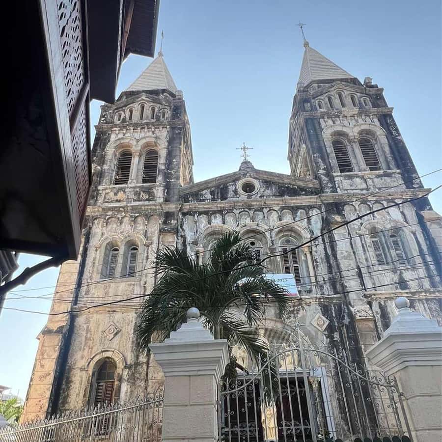 Stone Town Guided Tour: Culture, Slave Market & Spice Market - Sultan’s Palace and the royal story