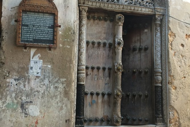 Stone Town Guided Tour from Zanzibar - The carved doors and the details between stops