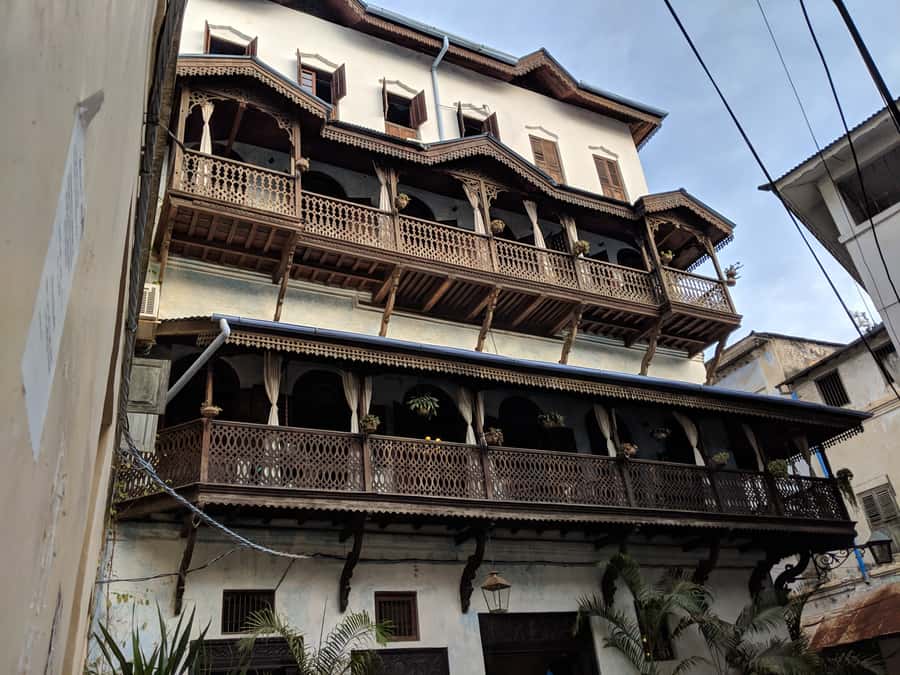 Stonetown Historical Walking Tour & Traditional Lunch - House of Wonder and the Old Fort