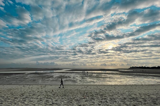 Sunrise Beach Walk with Picnic Breakfast Activity - Key points at a glance