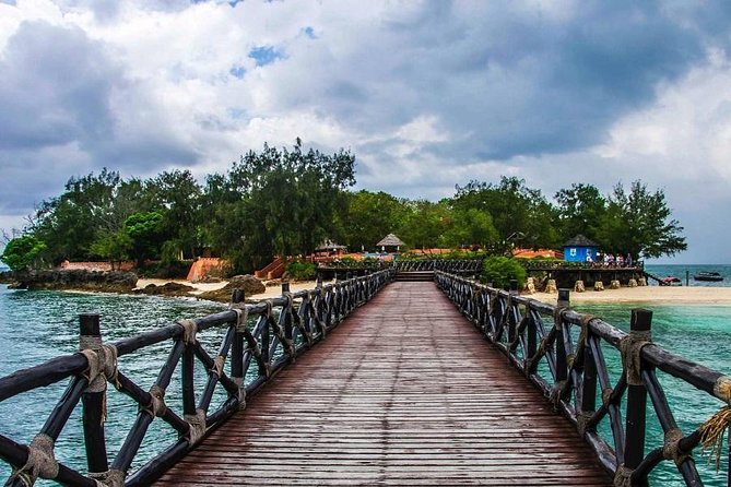 Super Zanzi Nakupenda, Prison Island & Stone Town &Lunch-Zanzibar - Seafood lunch served on the beach