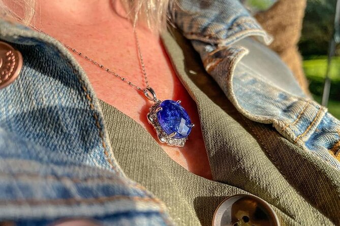 Tanzanite experience tour - Tanzanite shopping in Arusha - Choosing what to buy in Arusha