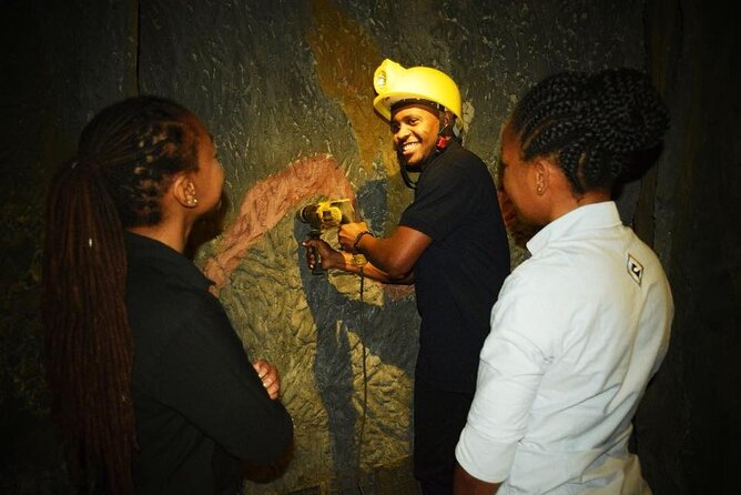 Tanzanite experience tour - Tanzanite shopping in Arusha - Starting at the Tanzanite Experience museum