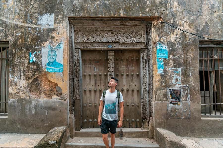 Walking in Stone Town with a Expert Tourguide - Through the lanes and past Zanzibari doors