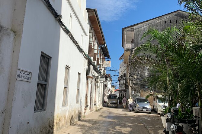 Welcome Zanzibar : A Journey through time for the Old Town - Darajani Bazaar and everyday Stone Town