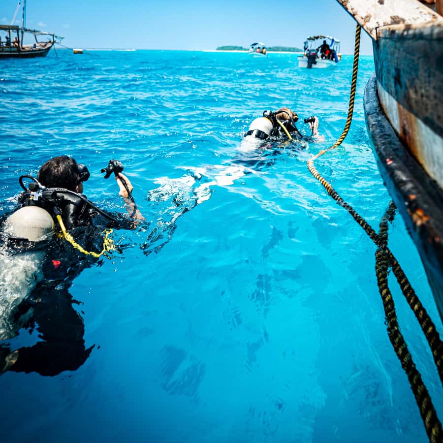 Zanzibar : 3-Day PADI Open Water Scuba Diving Adventure - Day one, a serious start with classroom theory