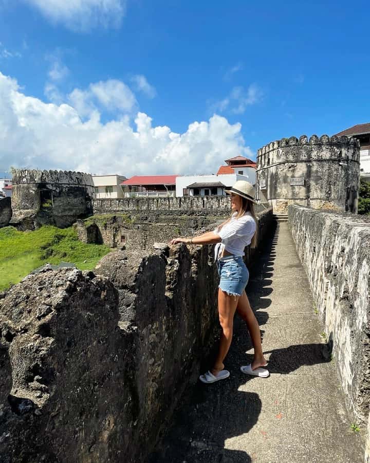 Zanzibar: 3 Hours Private Stone Town walking Tour with Guide - Sultan Palace and the old sultanate