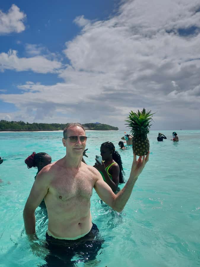 Zanzibar: Blue lagoon & Starfish - Starfish in the shallow water