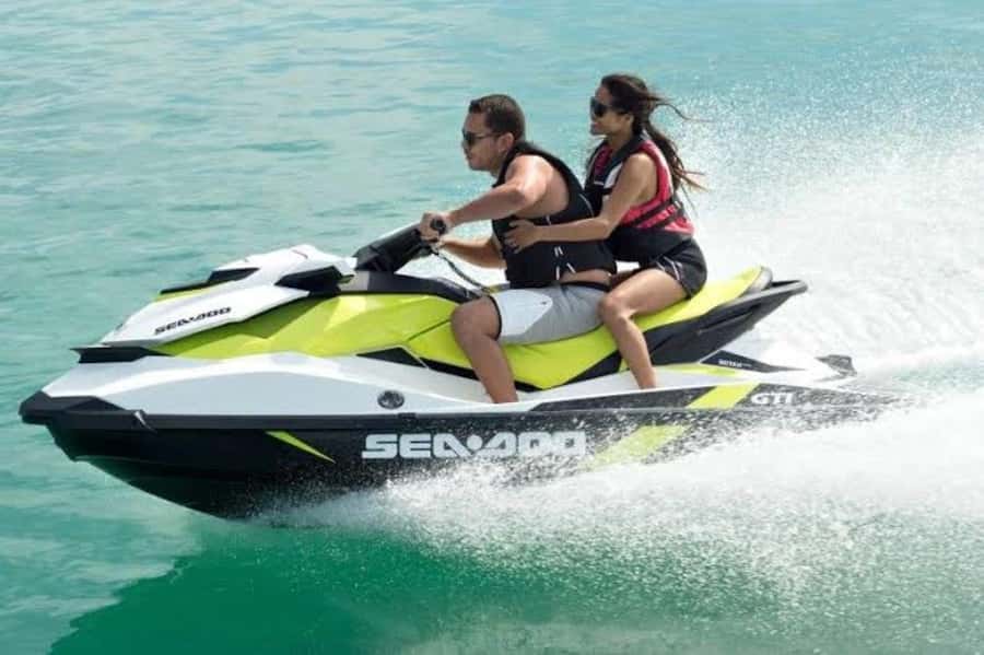 Zanzibar jetski Adventure Tour - The first few minutes: briefing and test turns