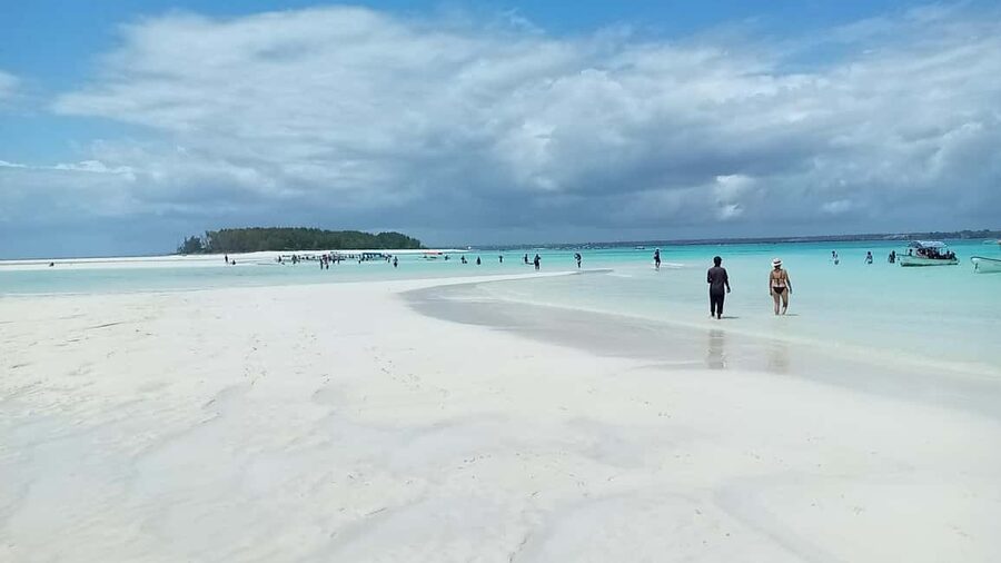 Zanzibar: Mnemba Island Private Snorkeling Tour and Pickup - Sandbank stops and crowded moments
