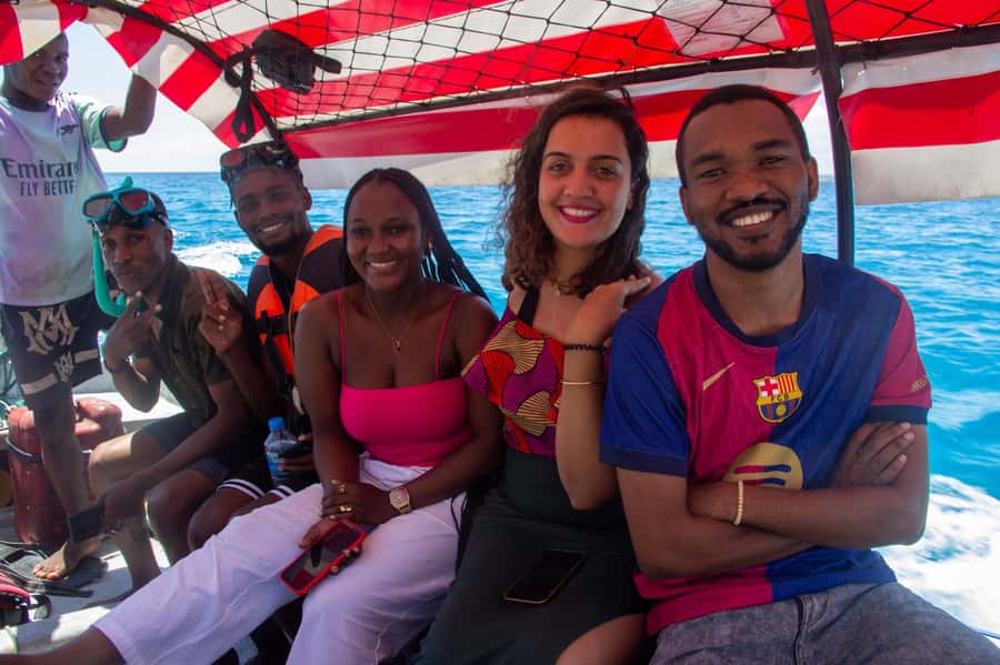 Zanzibar: Mnemba island Snorkeling & Boat Tour with Lunch - Lunch, fruit, and the meal setting
