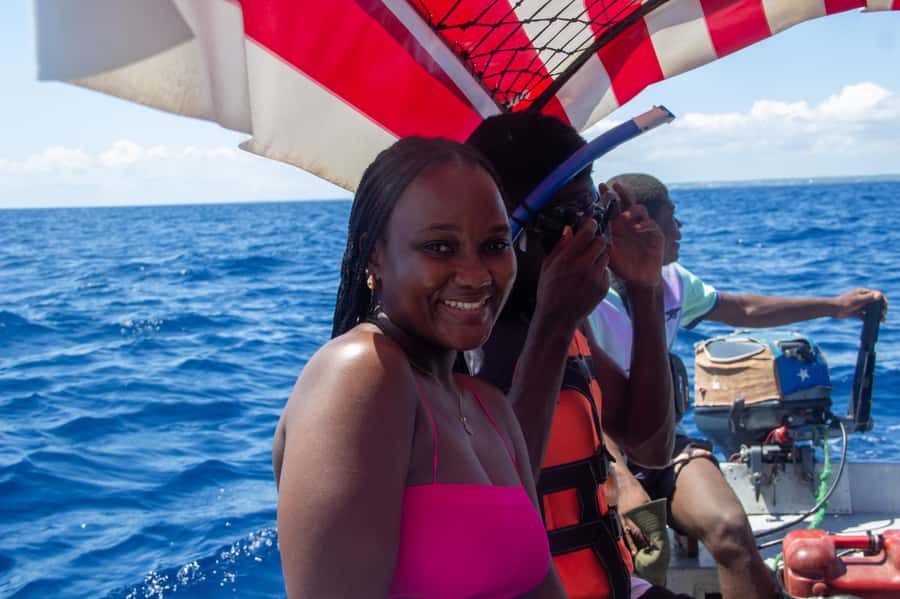 Zanzibar: Mnemba island Snorkeling & Boat Tour with Lunch - What the guides add to the day