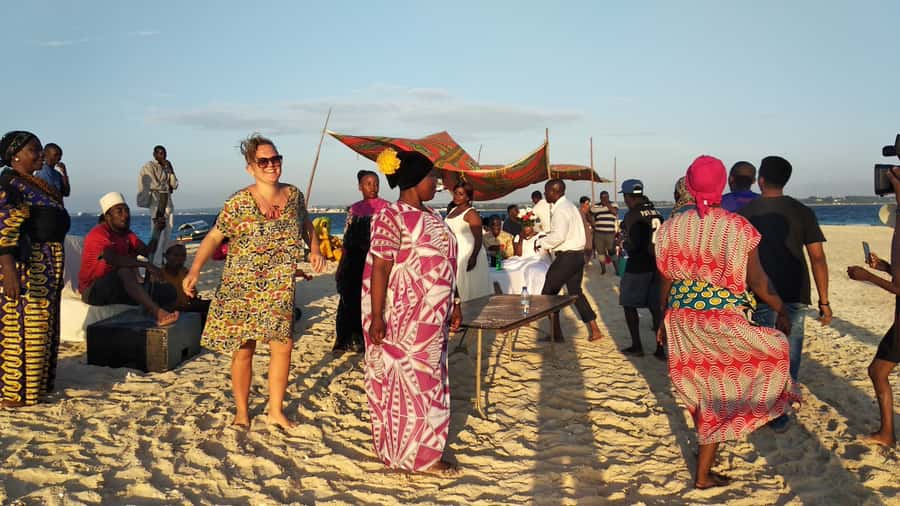Zanzibar: Prison Island Tour with Lunch on the Sandbank - Meeting the giant tortoises