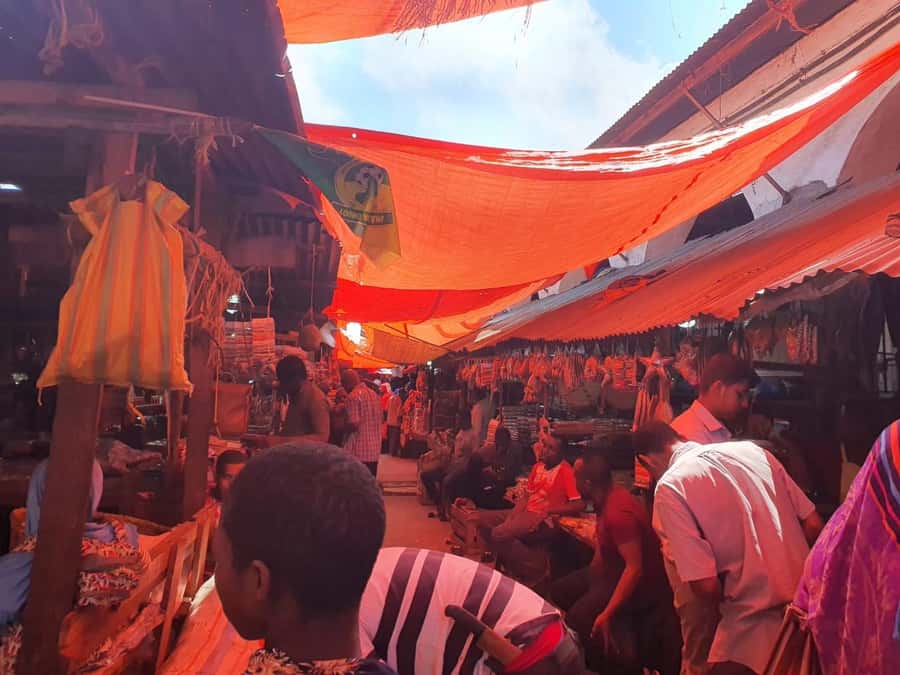 Zanzibar: Private walking tour in stone town - The food market and everyday Stone Town