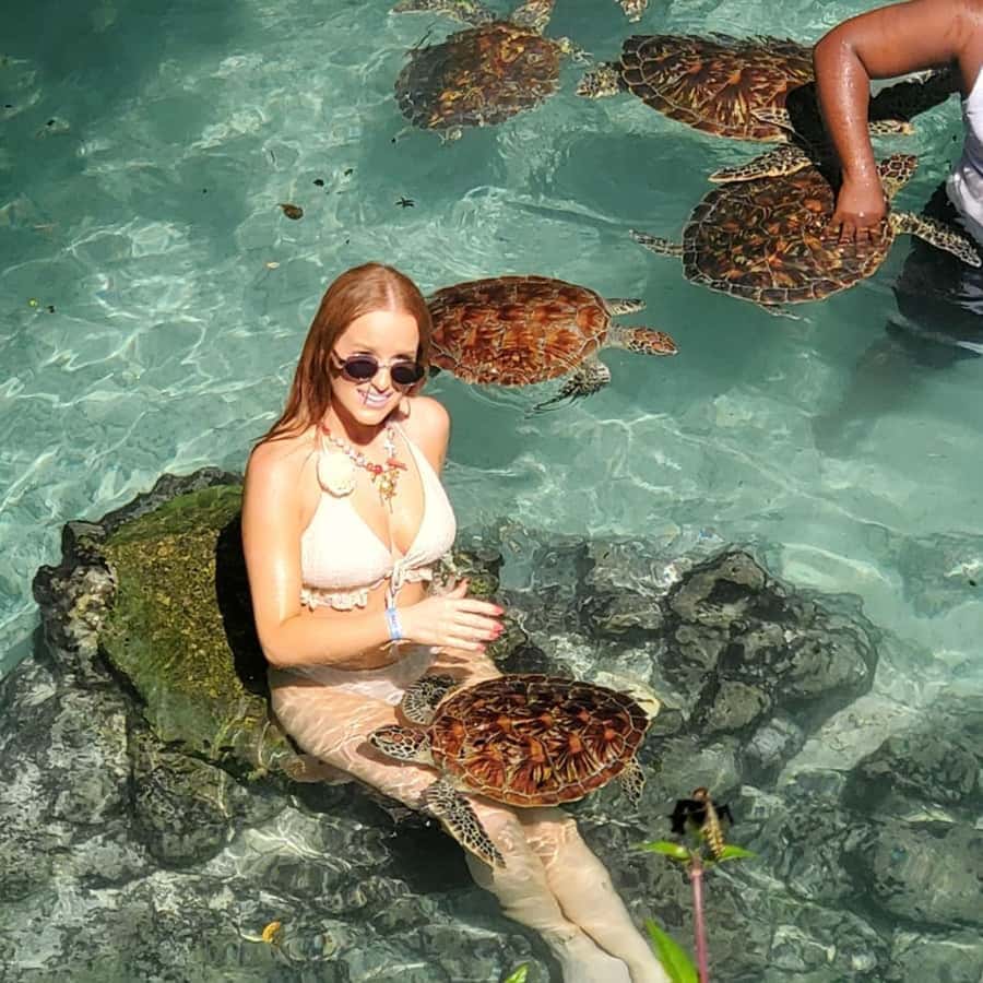 Zanzibar: Salaam Cave Swimming with Turtles Tour - Meeting Luqman and learning about the turtles