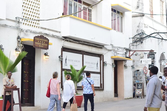 Zanzibar Stone Town Historical Tour and Spice Farm Tour - The Palace Museum and Zanzibar’s sultans