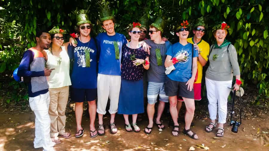 Zanzibar: Stone Town & Spice Farm Tour with Lunch - Buying spices and handling tips