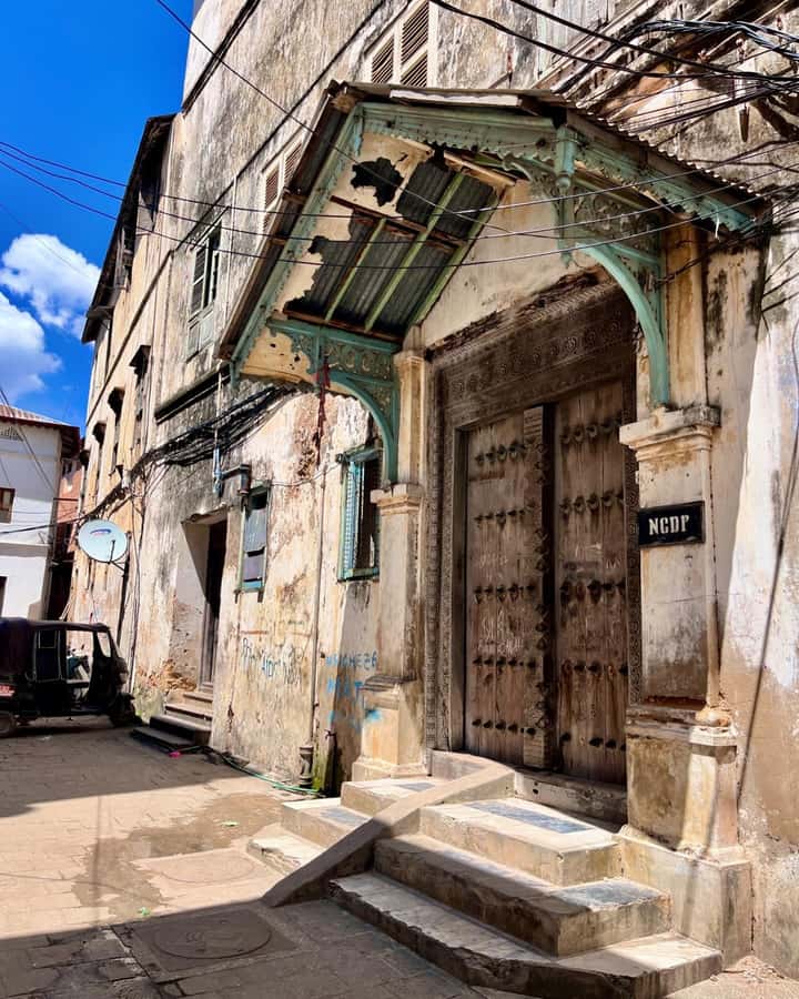 Zanzibar stone town tour - Following the coral-stone lanes