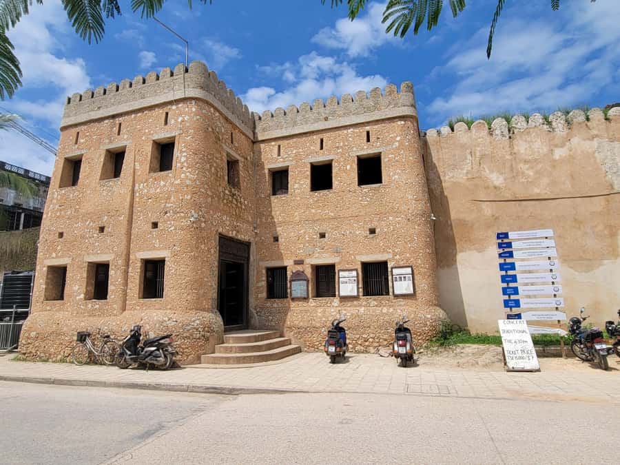 Zanzibar: Stone Town Walking Tour With Hotel Pickup - Walking into Stone Town’s narrow streets
