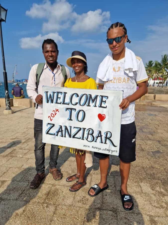 Zanzibar Walking Tour: Unveiling the Secrets of Stonetown - Starting by the single cannon at the House of Wonders